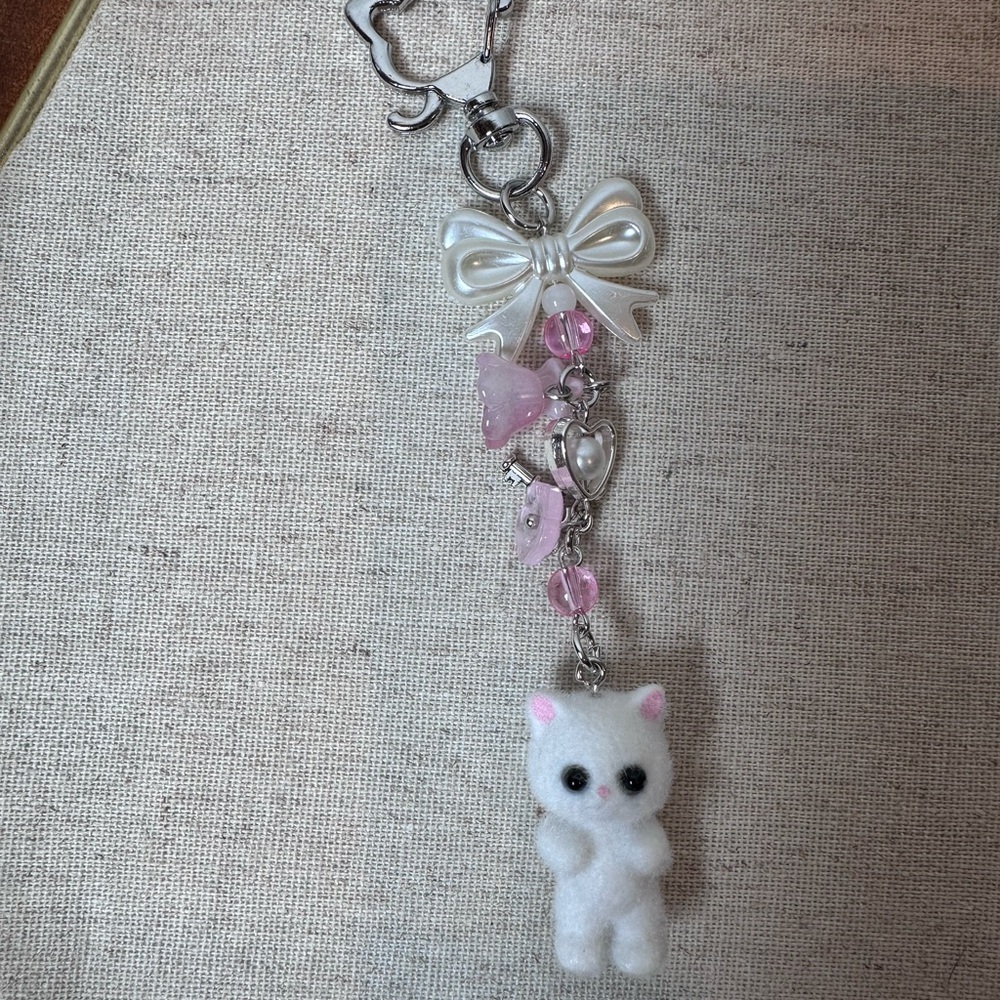 Fuzzy Cat Bag Charm White Kitten Clip Dangle Bow Heart Flower